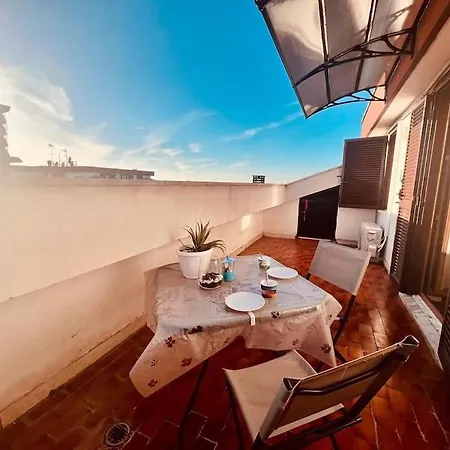 Apartment L'attico Di Betta Per4 Rome